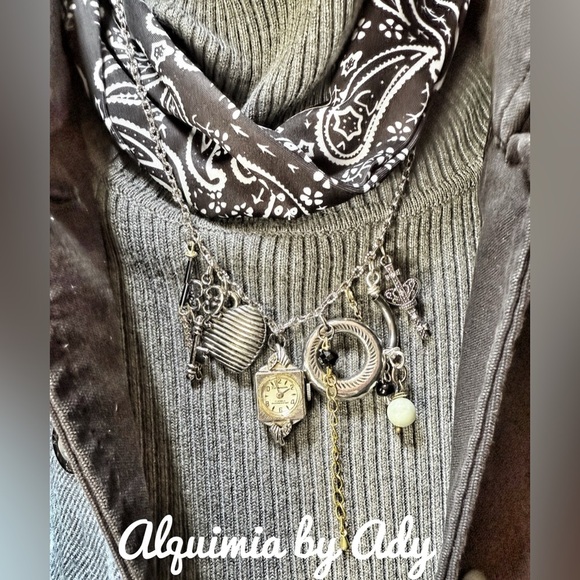 SILVER STATEMENT WESTERN BANDANNA NECKLACE CHARMS - Picture 3 of 3